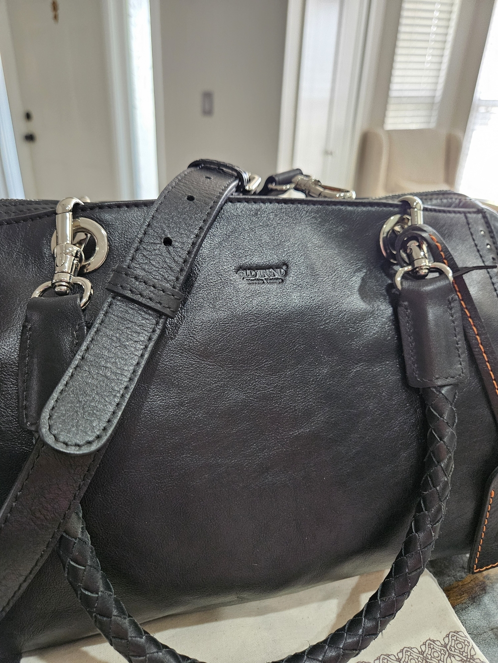OLD TREND Mossy Creek Genuine Leather Tote / Crossbody – Black - Picture 7 of 15